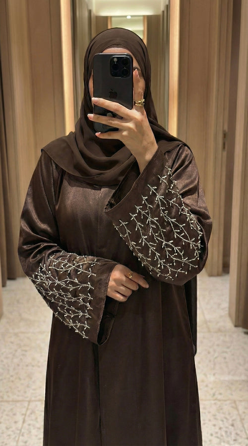 Beaded sleeve abaya